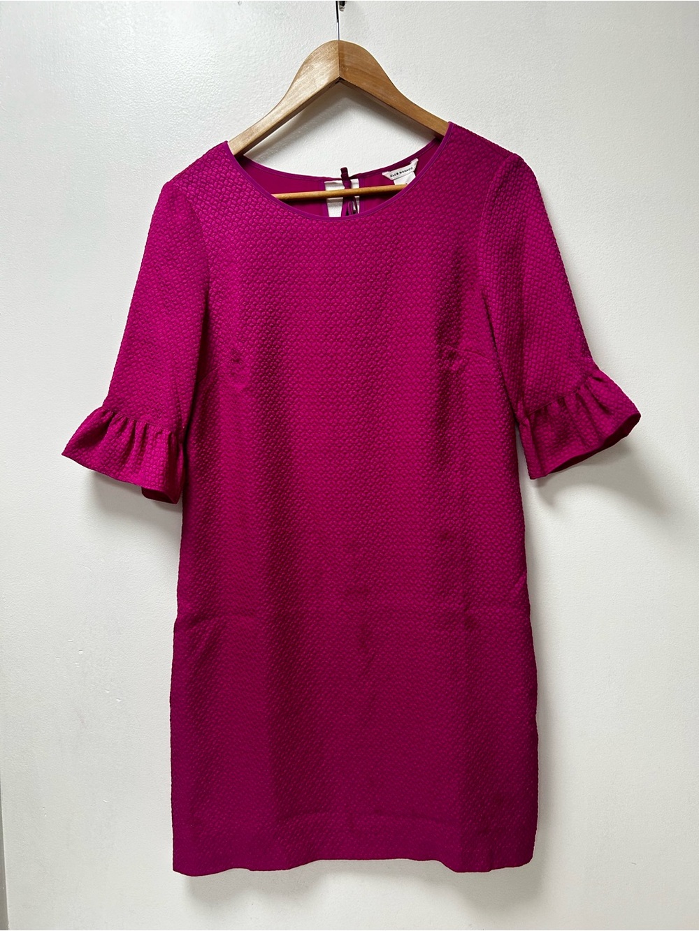 Club Monaco Women’s Textured Fuchsia Lined Shift Dress Ruffle Sleeve Size 2